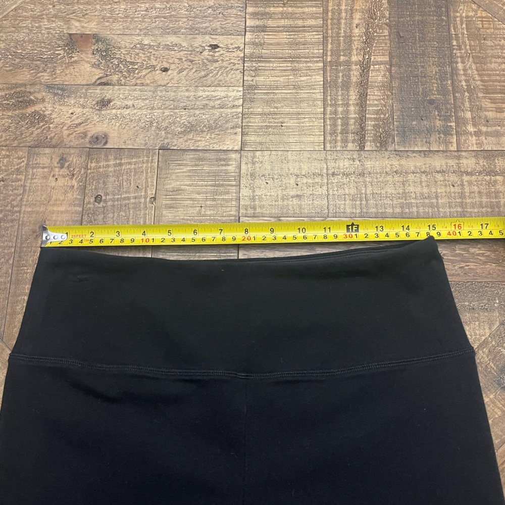 Chic Black Capris With Multicolor Embroidery - image 4